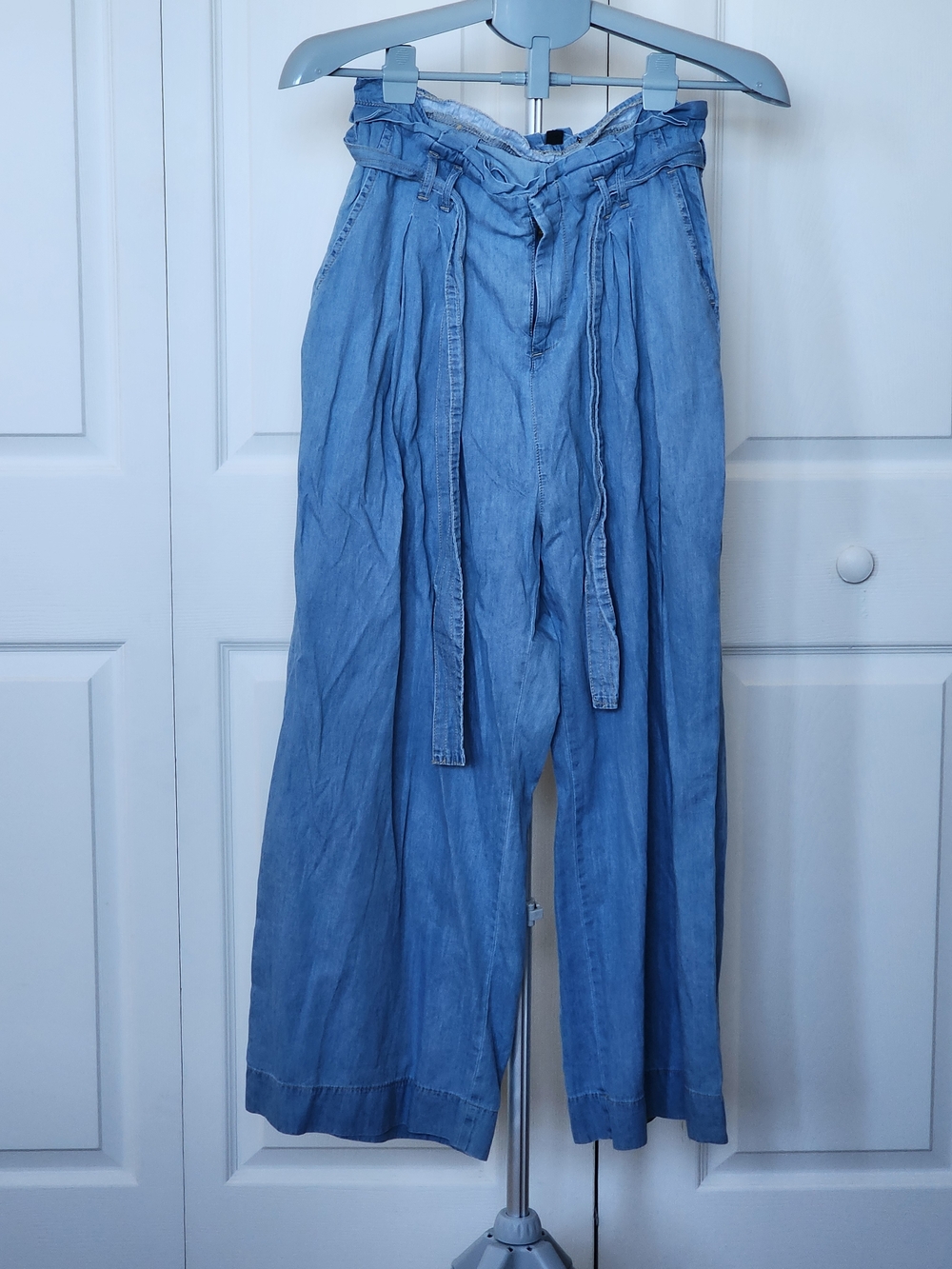  women's blue high-waisted wide-leg denim pants with a belted waist
